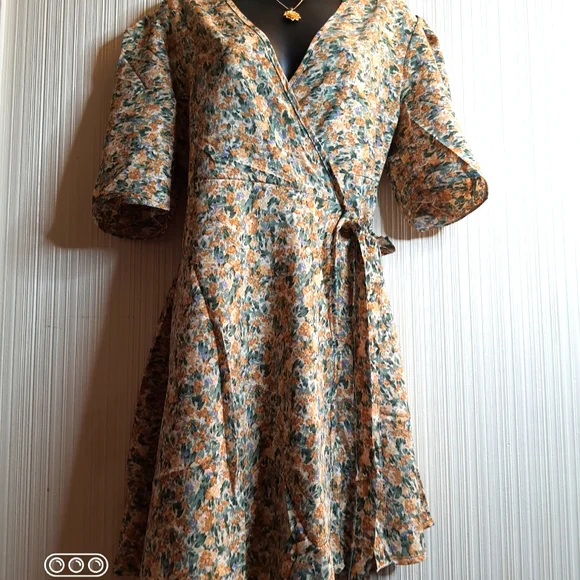 Beautiful party Dress - Picture 3 of 5